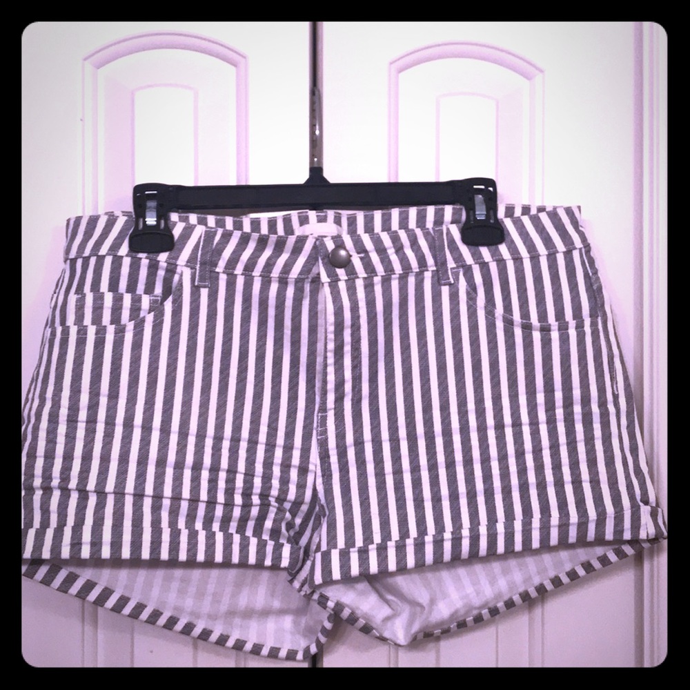 H&M shirts 12 white and blue stripes